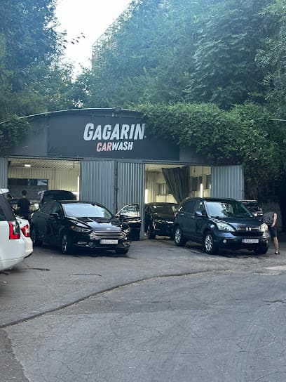 Gagarin Car Wash, Centru